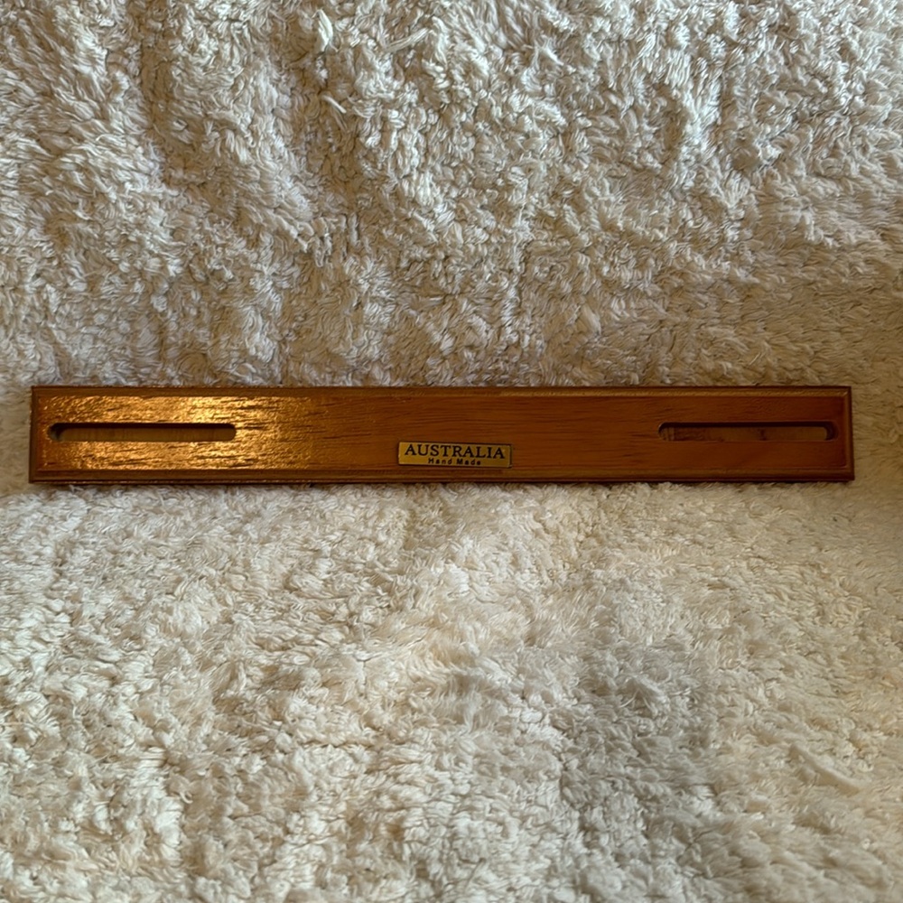 Handmade Australian Wooden Boomerang & Stand - Picture 6 of 7